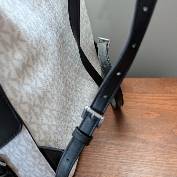 Michael kors backpack and wallet - Picture 6 of 8